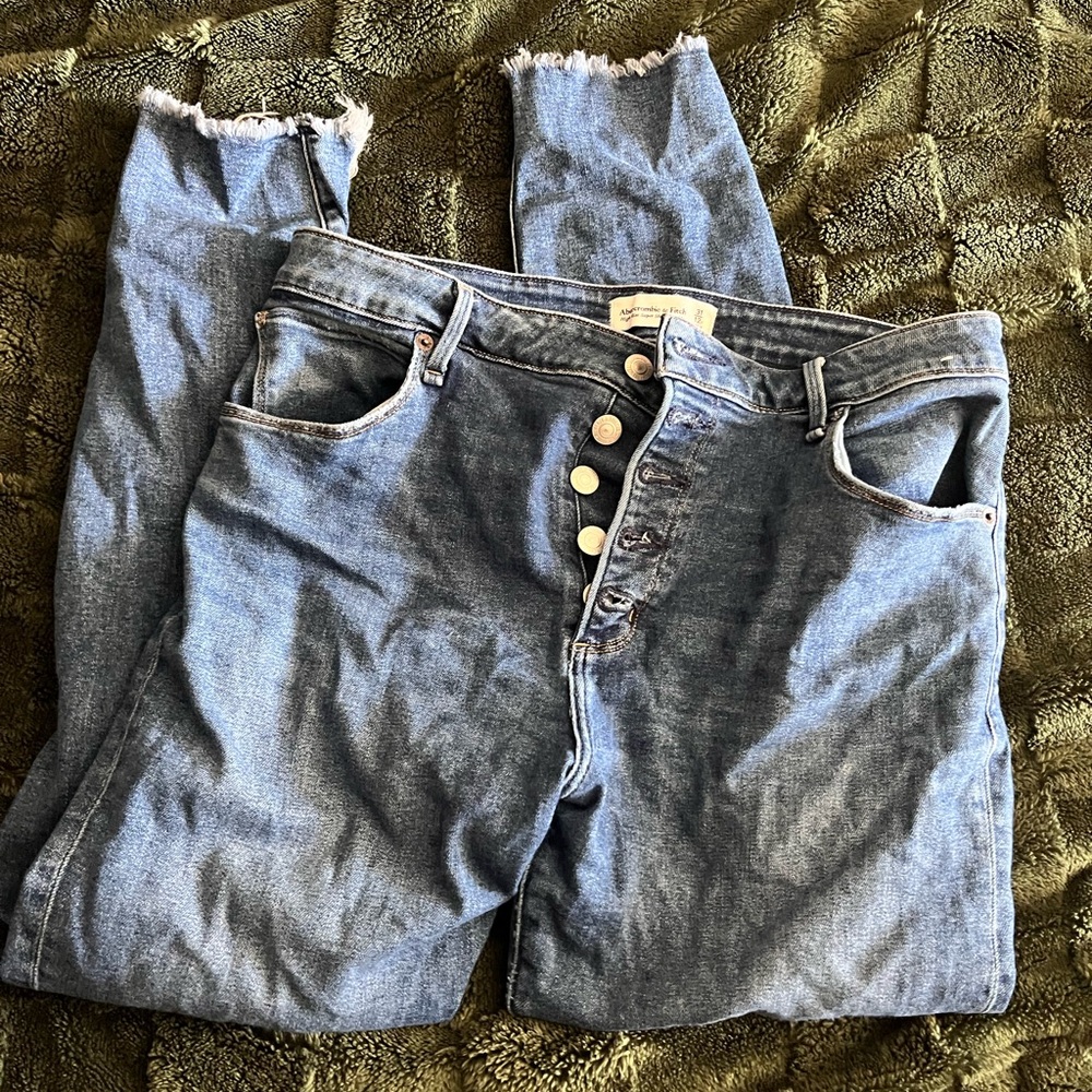 Abercrombie Women’s high rise super skinny ankle Jean 31/12
